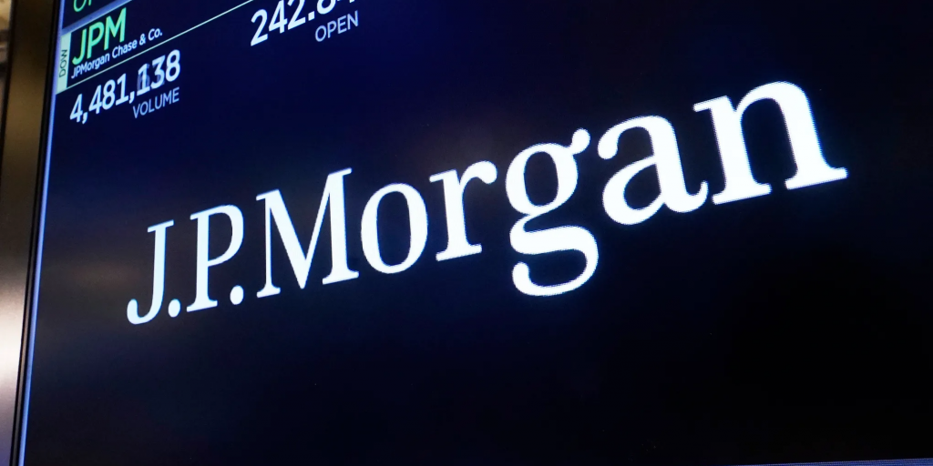 JP Morgan: Αύξησε τις προβλέψεις για έσοδα από τόκους