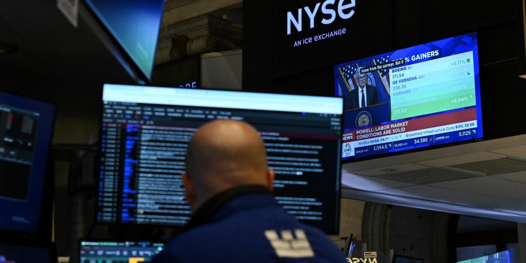 Wall Street: Κέρδη μετά τον ήπιο PPI και τα ισχυρά τραπεζικά αποτελέσματα Wall Street: Κέρδη μετά τον ήπιο PPI και τα ισχυρά τραπεζικά αποτελέσματα