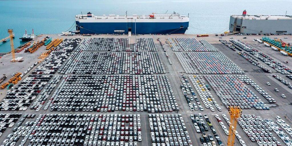 Ευρωπαϊκά λιμάνια: Χιλιάδες οχήματα παραμένουν ακινητοποιημένα λόγω δασμών Τραμπ Ευρωπαϊκά λιμάνια: Χιλιάδες οχήματα παραμένουν ακινητοποιημένα λόγω δασμών Τραμπ