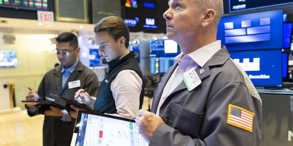 Κοντά στα ιστορικά ρεκόρ παραμένει η Wall Street με ώθηση από τα εταιρικά κέρδη Κοντά στα ιστορικά ρεκόρ παραμένει η Wall Street με ώθηση από τα εταιρικά κέρδη