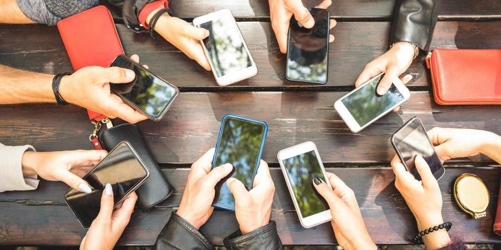 Smartphones: Πώς αλλάζει η καθημερινή χρήση τους έως το 2030 Smartphones: Πώς αλλάζει η καθημερινή χρήση τους έως το 2030
