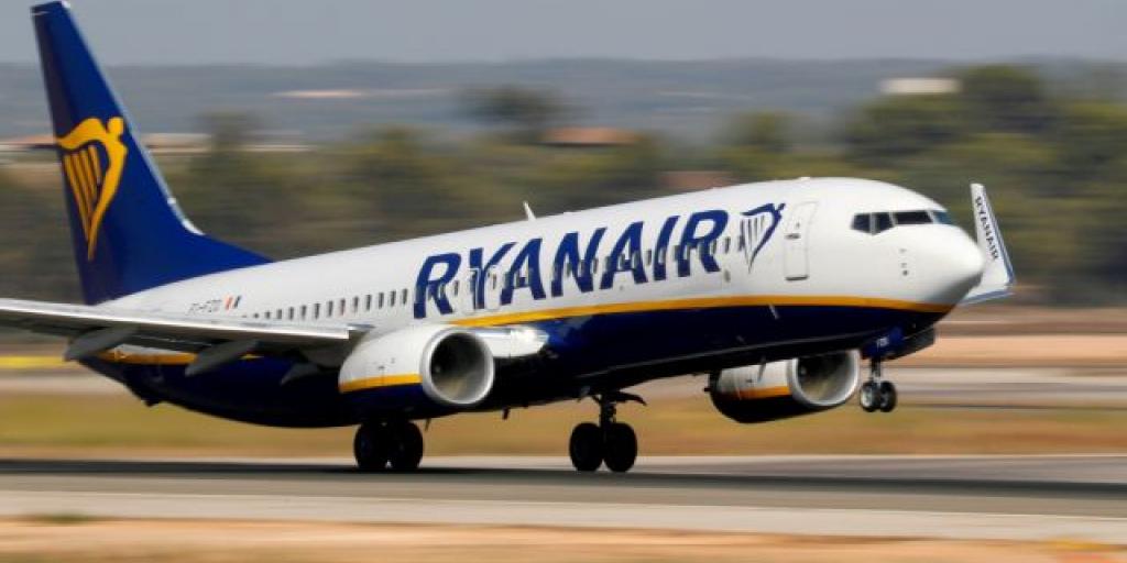 Ryanair: Υπερδιπλασιάστηκαν τα κέρδη τριμήνου