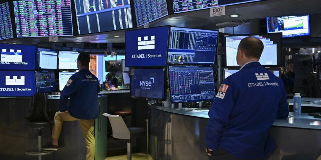 Wall Street: Μικρές μεταβολές μετά τα ρεκόρ από S&P 500 και Nasdaq