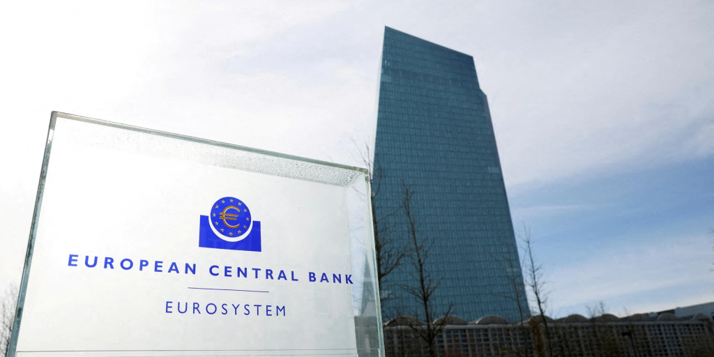 ΕΚΤ: Παγώνει τα επιτόκια με το βλέμμα στις διαπραγματεύσεις ΗΠΑ–ΕΕ για τους δασμούς