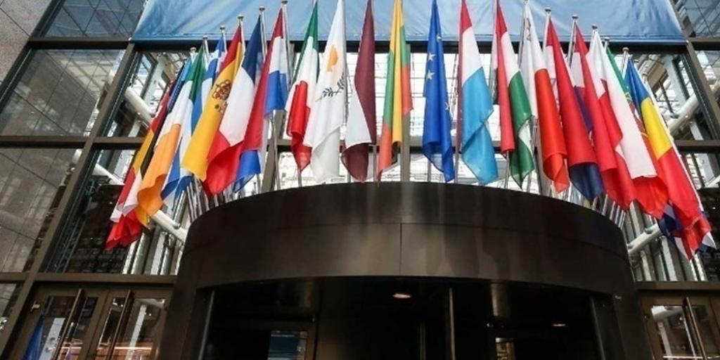 Bloomberg: Η κάθε χώρα για τον εαυτό της εντός ΕΕ Bloomberg: Η κάθε χώρα για τον εαυτό της εντός ΕΕ
