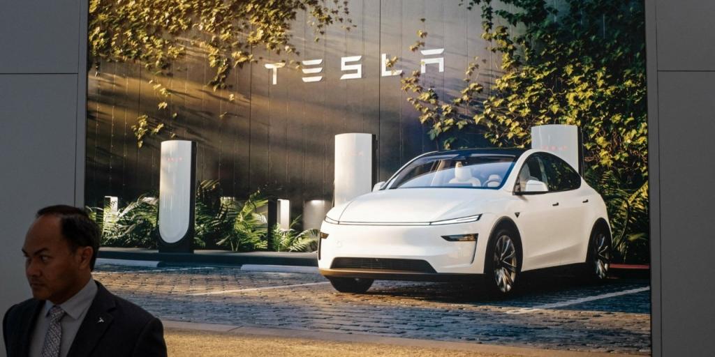 Tesla: Συμφωνία – μαμούθ 4,3 δισ. με την LG για μπαταρίες λιθίου