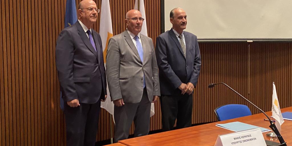 Υπογραφές για δάνειο €100 εκατ. από ΥΠΟΙΚ – ΕΤΕπ για έργα οδικών υποδομών