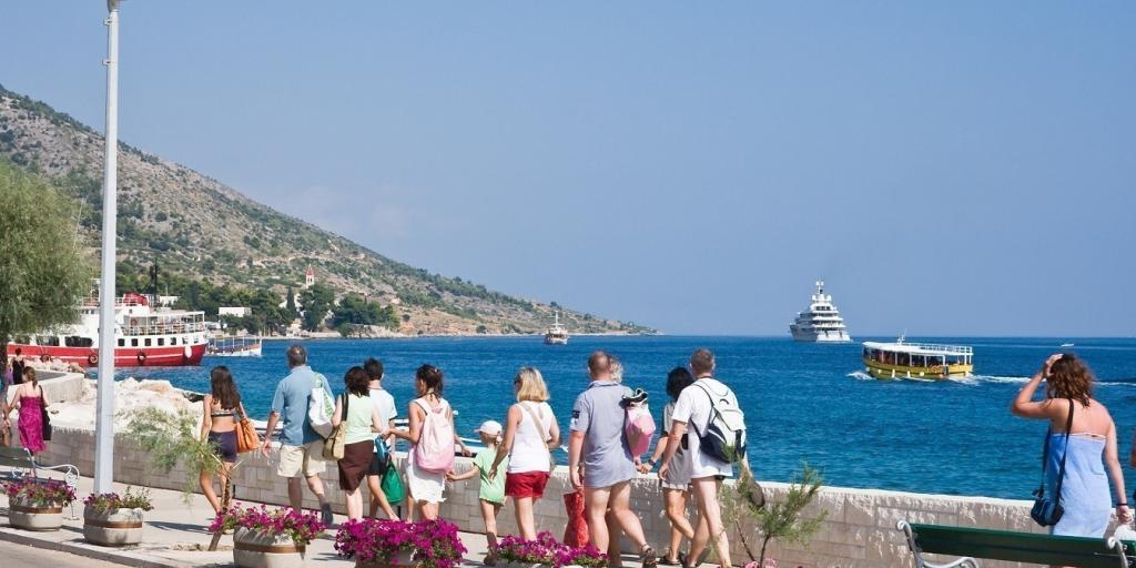 Μαγιό μόνο στην παραλία: Αυξάνονται τα πρόστιμα σε τουριστικές πόλεις της Ευρώπης Μαγιό μόνο στην παραλία: Αυξάνονται τα πρόστιμα σε τουριστικές πόλεις της Ευρώπης