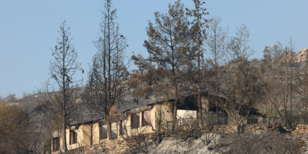 Προτεραιότητα σε αιτήσεις πυρόπληκτων για αδειοδοτήσεις από τον ΕΟΑ Λεμεσού Προτεραιότητα σε αιτήσεις πυρόπληκτων για αδειοδοτήσεις από τον ΕΟΑ Λεμεσού