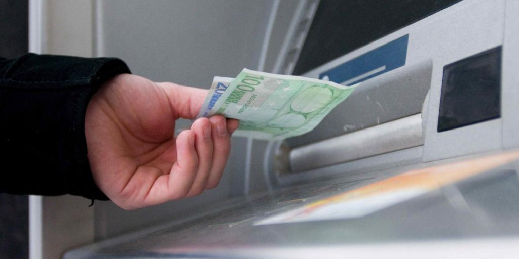 Δωρεάν οι αναλήψεις μετρητών στην Ελλάδα – Τι ισχύει στην Κύπρο Δωρεάν οι αναλήψεις μετρητών στην Ελλάδα – Τι ισχύει στην Κύπρο