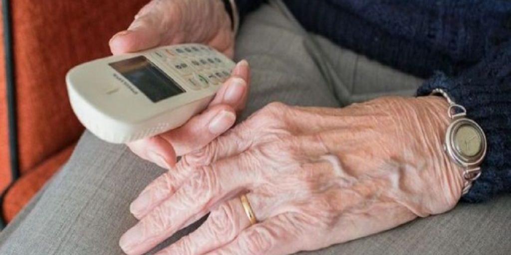 Παρίστανε υπάλληλο της ΑΗΚ και άρπαξε τα χρυσαφικά ηλικιωμένης στη Λάρνακα Παρίστανε υπάλληλο της ΑΗΚ και άρπαξε τα χρυσαφικά ηλικιωμένης στη Λάρνακα