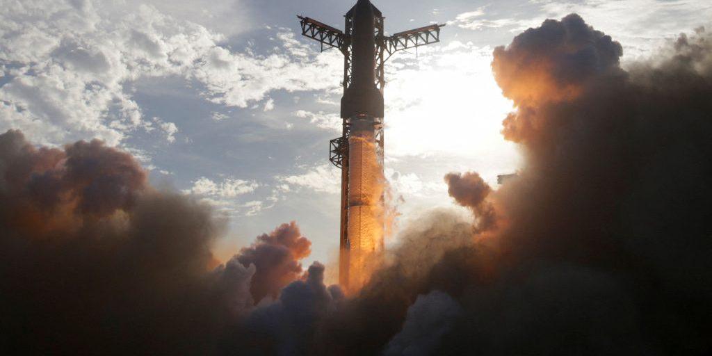 Τα κατάφερε με τη…10η ο Μασκ – «Πέταξε» ο Starship Τα κατάφερε με τη…10η ο Μασκ – «Πέταξε» ο Starship