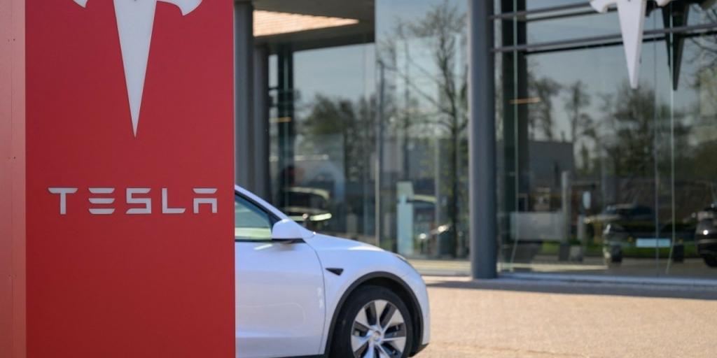 Tesla: Κατακόρυφη πτώση πωλήσεων στην Ευρώπη παρά την άνθηση στα ηλεκτρικά οχήματα