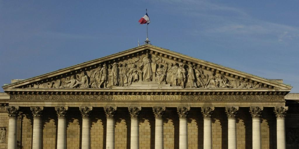 Σε φάση αναζήτησης νέου πρωθυπουργού μπαίνει ο Μακρόν μετά την πτώση Μπαϊρού
