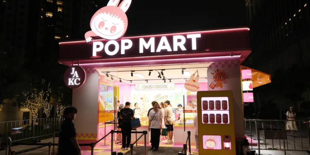 Pop Mart: Βουτιά 8,9% για τη μετοχή – Εξασθενεί η ζήτηση για τις δημοφιλείς κούκλες Labubu Pop Mart: Βουτιά 8,9% για τη μετοχή – Εξασθενεί η ζήτηση για τις δημοφιλείς κούκλες Labubu