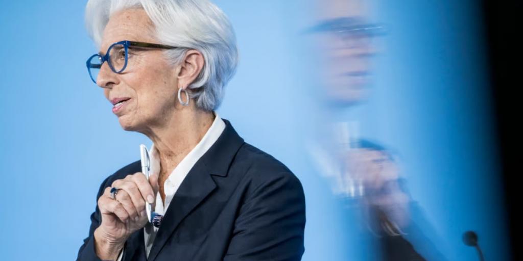 Γιατί η ΕΚΤ και η Fed ακολουθούν αντίθετες πορείες στα επιτόκια Γιατί η ΕΚΤ και η Fed ακολουθούν αντίθετες πορείες στα επιτόκια