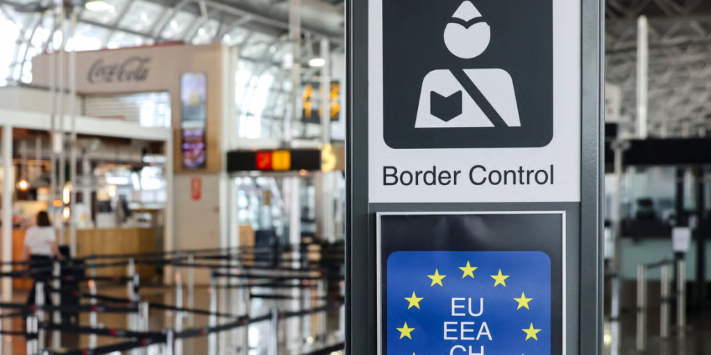 Θα απαγορευτούν όλες οι τουριστικές βίζες για τους Ρώσους στην ΕΕ;