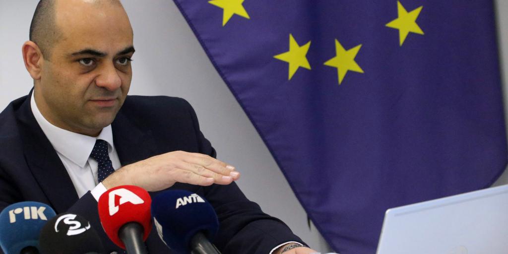 Επιμένει ο ΥΠΕΡΓ στο ΑΤΑ για όλους – Δεν απέκλεισε να γίνει με νόμο