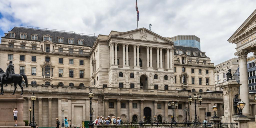 Τράπεζα της Αγγλίας: Αμετάβλητα στο 4% τα επιτόκια Τράπεζα της Αγγλίας: Αμετάβλητα στο 4% τα επιτόκια