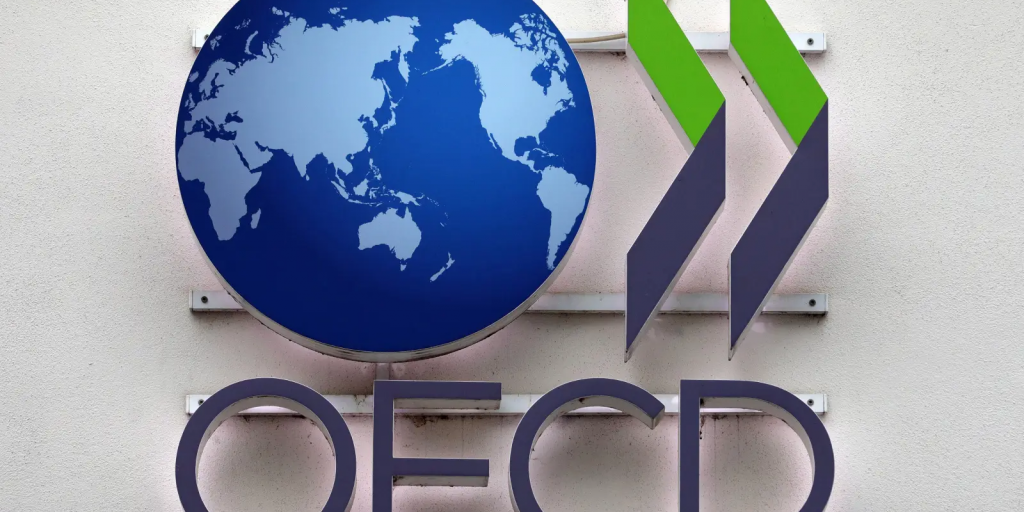 ΟΟΣΑ: Αναθεωρεί ανοδικά την παγκόσμια ανάπτυξη στο 3,2% για το 2025
