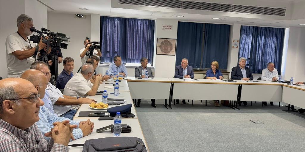 Χρόνο για νέες επαφές δίνουν οι συντεχνίες για ΑΤΑ – Πάνε σε συνάντηση αντί σε απεργίες Χρόνο για νέες επαφές δίνουν οι συντεχνίες για ΑΤΑ – Πάνε σε συνάντηση αντί σε απεργίες