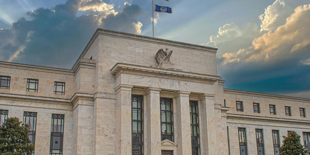 Μπάρκιν (Fed): Περιορισμένοι οι κίνδυνοι για την απασχόληση και τον πληθωρισμό Μπάρκιν (Fed): Περιορισμένοι οι κίνδυνοι για την απασχόληση και τον πληθωρισμό