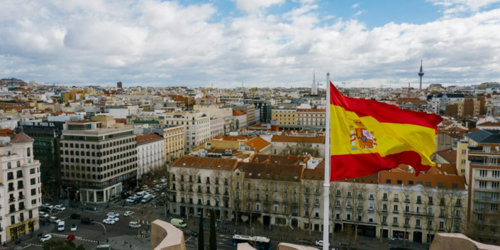 Ισπανία: Διπλή αναβάθμιση από Fitch και Moody’s Ισπανία: Διπλή αναβάθμιση από Fitch και Moody’s