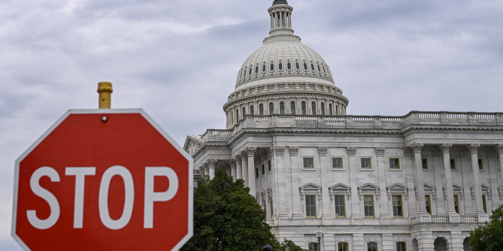 Tι προτείνουν οι αναλυτές μετά το shutdown της αμερικανικής κυβέρνησης (γράφημα) Tι προτείνουν οι αναλυτές μετά το shutdown της αμερικανικής κυβέρνησης (γράφημα)