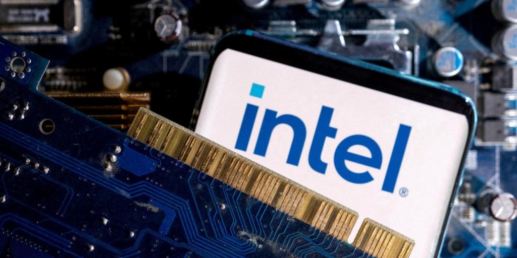 Intel: Άνοδος 50% της μετοχής – Στα 16 δισ. η αξία του μεριδίου της αμερικανικής κυβέρνησης Intel: Άνοδος 50% της μετοχής – Στα 16 δισ. η αξία του μεριδίου της αμερικανικής κυβέρνησης