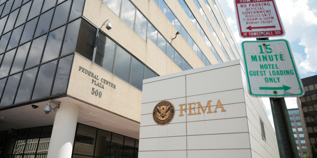 ΗΠΑ: Η FEMA διακόπτει την εκταμίευση επιχορηγήσεων σε πολιτείες ΗΠΑ: Η FEMA διακόπτει την εκταμίευση επιχορηγήσεων σε πολιτείες