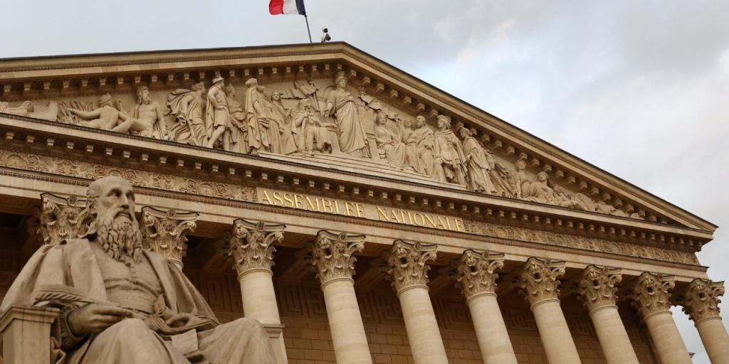 Γαλλία: 3 σενάρια μετά την παραίτηση Λεκορνί και 1 ηχηρό καμπανάκι Γαλλία: 3 σενάρια μετά την παραίτηση Λεκορνί και 1 ηχηρό καμπανάκι