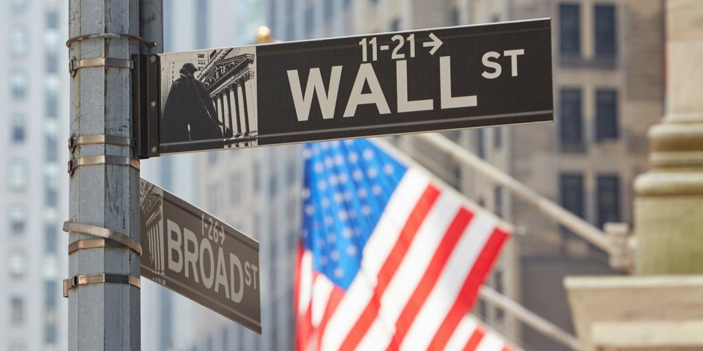 Κοντά σε νέα ρεκόρ η Wall Street – Ελαφρώς ανοδικά οι δείκτες