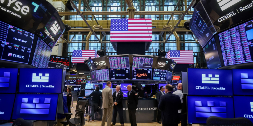 Rebound στη Wall Street καθώς ο Τραμπ ρίχνει τους τόνους απέναντι στην Κίνα