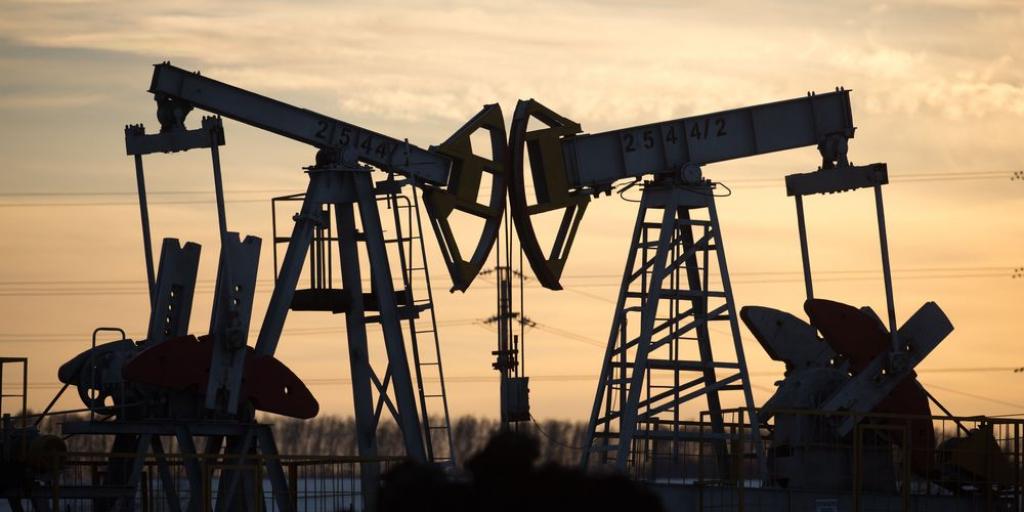 Πετρέλαιο στα : Η υπερπροσφορά και οι εντάσεις ΗΠΑ–Κίνας ρίχνουν τις τιμές σε χαμηλό πενταμήνου Πετρέλαιο στα : Η υπερπροσφορά και οι εντάσεις ΗΠΑ–Κίνας ρίχνουν τις τιμές σε χαμηλό πενταμήνου