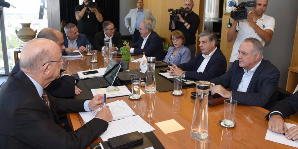 Χωρίς δηλώσεις ολοκληρώθηκε ο πρώτος γύρος επαφών για την ΑΤΑ