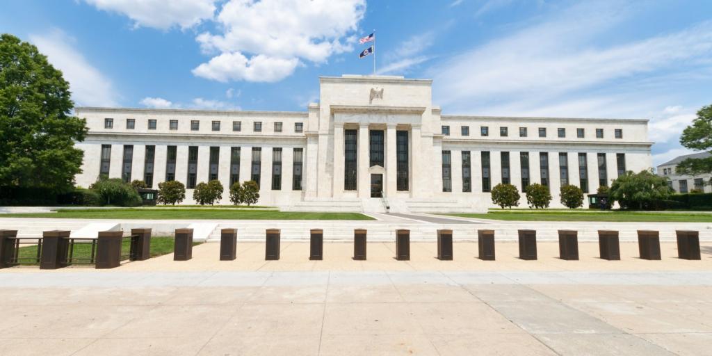 Η Fed ετοιμάζει νέες μειώσεις επιτοκίων, αλλά μετά «θολώνει» το τοπίο Η Fed ετοιμάζει νέες μειώσεις επιτοκίων, αλλά μετά «θολώνει» το τοπίο