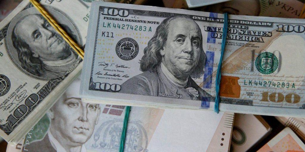 Δολάριο: Ανάμεσα στην πολιτική, τους πιστωτικούς κινδύνους και την εμπορική ένταση Δολάριο: Ανάμεσα στην πολιτική, τους πιστωτικούς κινδύνους και την εμπορική ένταση