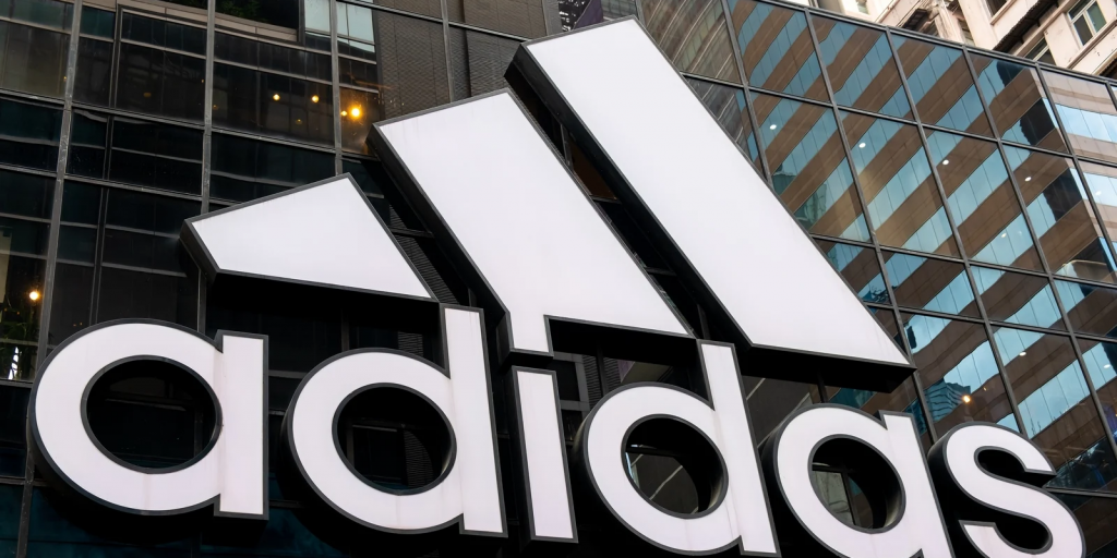 Η Adidas «σκοντάφτει» στις ισοτιμίες – Πτώση στις πωλήσεις αλλά αύξηση πρόβλεψης για τα κέρδη Η Adidas «σκοντάφτει» στις ισοτιμίες – Πτώση στις πωλήσεις αλλά αύξηση πρόβλεψης για τα κέρδη