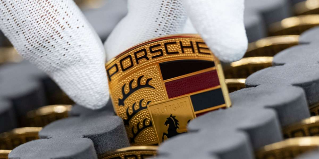 Porsche: Ζημιές σχεδόν 1 δισ. ευρώ μετά την αναδίπλωση στα ηλεκτρικά οχήματα και τους δασμούς
