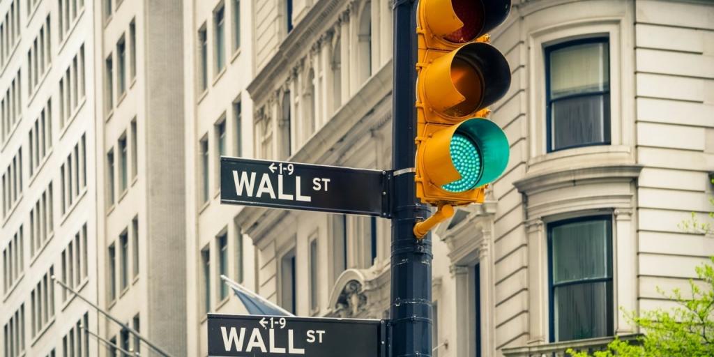 Νέα ρεκόρ στη Wall Street με την προσοχή σε Τραμπ-Σι, Fed και Big Tech