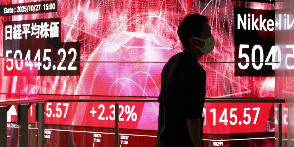 Iστορικό ρεκόρ για τον Nikkei: Ξεπέρασε τις 51.000 μονάδες με ώθηση από τις εμπορικές σχέσεις Τόκιο–Ουάσιγκτον Iστορικό ρεκόρ για τον Nikkei: Ξεπέρασε τις 51.000 μονάδες με ώθηση από τις εμπορικές σχέσεις Τόκιο–Ουάσιγκτον