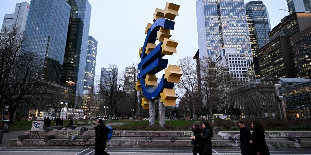 Έρευνα ΕΚΤ: Τι προβλέπεται για πληθωρισμό, ΑΕΠ και ανεργία για το τελευταίο τρίμηνο του 2025 Έρευνα ΕΚΤ: Τι προβλέπεται για πληθωρισμό, ΑΕΠ και ανεργία για το τελευταίο τρίμηνο του 2025