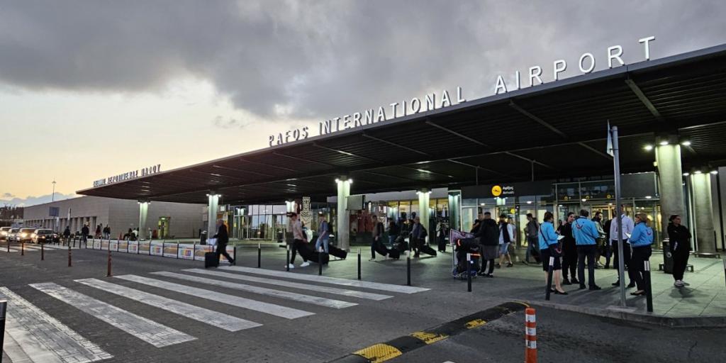 Κυκλοφοριακές αλλαγές στην είσοδο του Αεροδρομίου Πάφου λόγω έργων Κυκλοφοριακές αλλαγές στην είσοδο του Αεροδρομίου Πάφου λόγω έργων