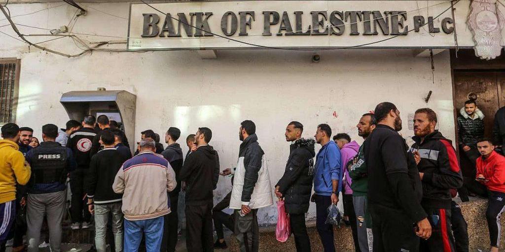 Γάζα: Άδειες οι τράπεζες μετά την κατάπαυση του πυρός Γάζα: Άδειες οι τράπεζες μετά την κατάπαυση του πυρός