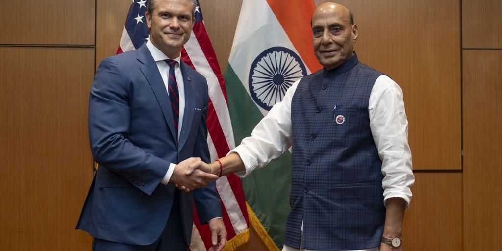 ΗΠΑ και Ινδία υπέγραψαν 10ετές πλαίσιο αμυντικής συμφωνίας, παρά τις εμπορικές εντάσεις ΗΠΑ και Ινδία υπέγραψαν 10ετές πλαίσιο αμυντικής συμφωνίας, παρά τις εμπορικές εντάσεις