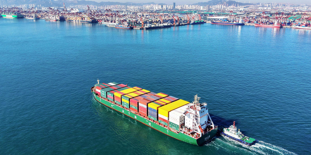 Πώς η ανακωχή ΗΠΑ–Κίνας φέρνει ξανά ζωή στη φορτηγό ναυτιλία