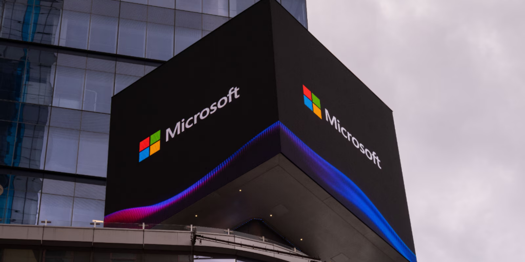 Microsoft: Ξεπερνούν τα  δισ. οι επενδύσεις σε neocloud data centers για την ενίσχυση της AI