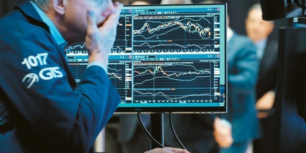 Παγκόσμιο sell-off στα chips: Εξαϋλώθηκαν 500 δισ. δολ. εν μέσω φόβων για «φούσκα» στην AI