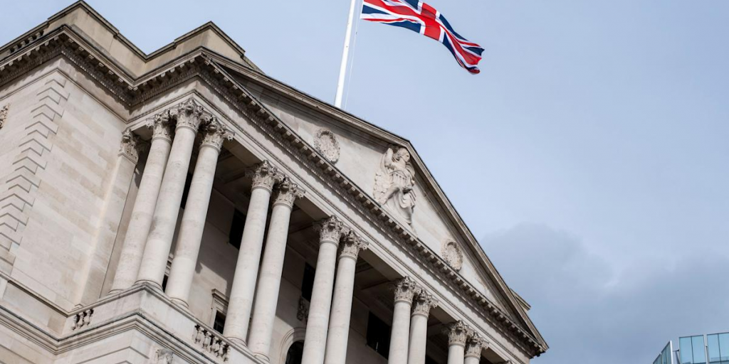 Προειδοποίηση από BoE: Νέος προϋπολογισμός εν μέσω αδύναμης ανάπτυξης και αύξησης ανεργίας