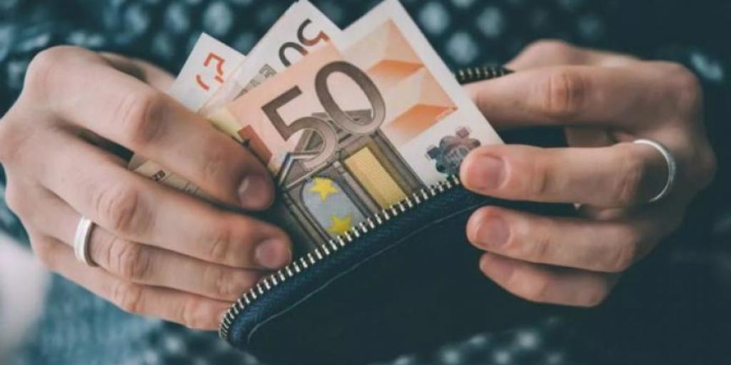 Πάνω οι κοινωνικές δαπάνες το ’24, αλλά κάτω του μέσου όρου της ΕΕ